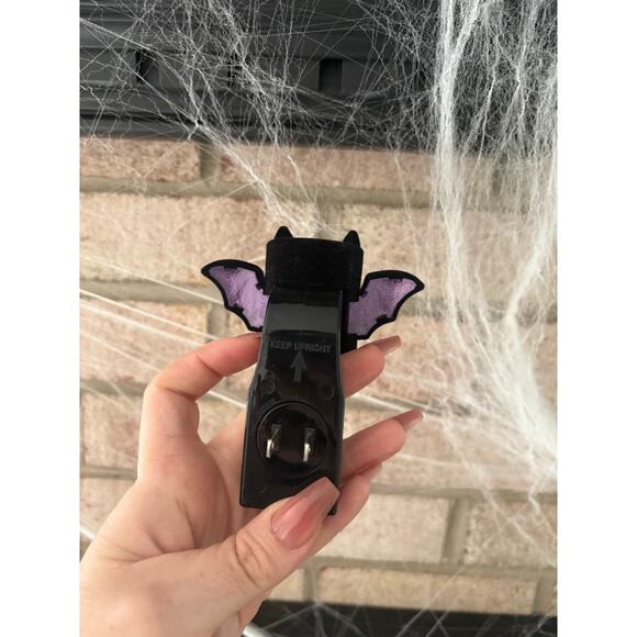 Bath & Body Works Black Velvet Bat Wallflower Plug In Halloween Home Fragrance - Picture 4 of 6